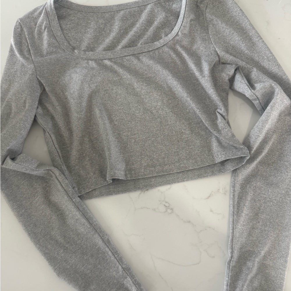PrettyLittleThing Silver Gray Long Sleeve Scoop Crop Top